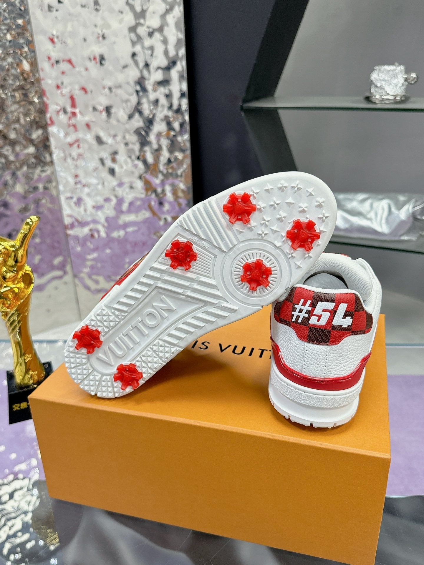 LV Trainer Sneaker 1824120916