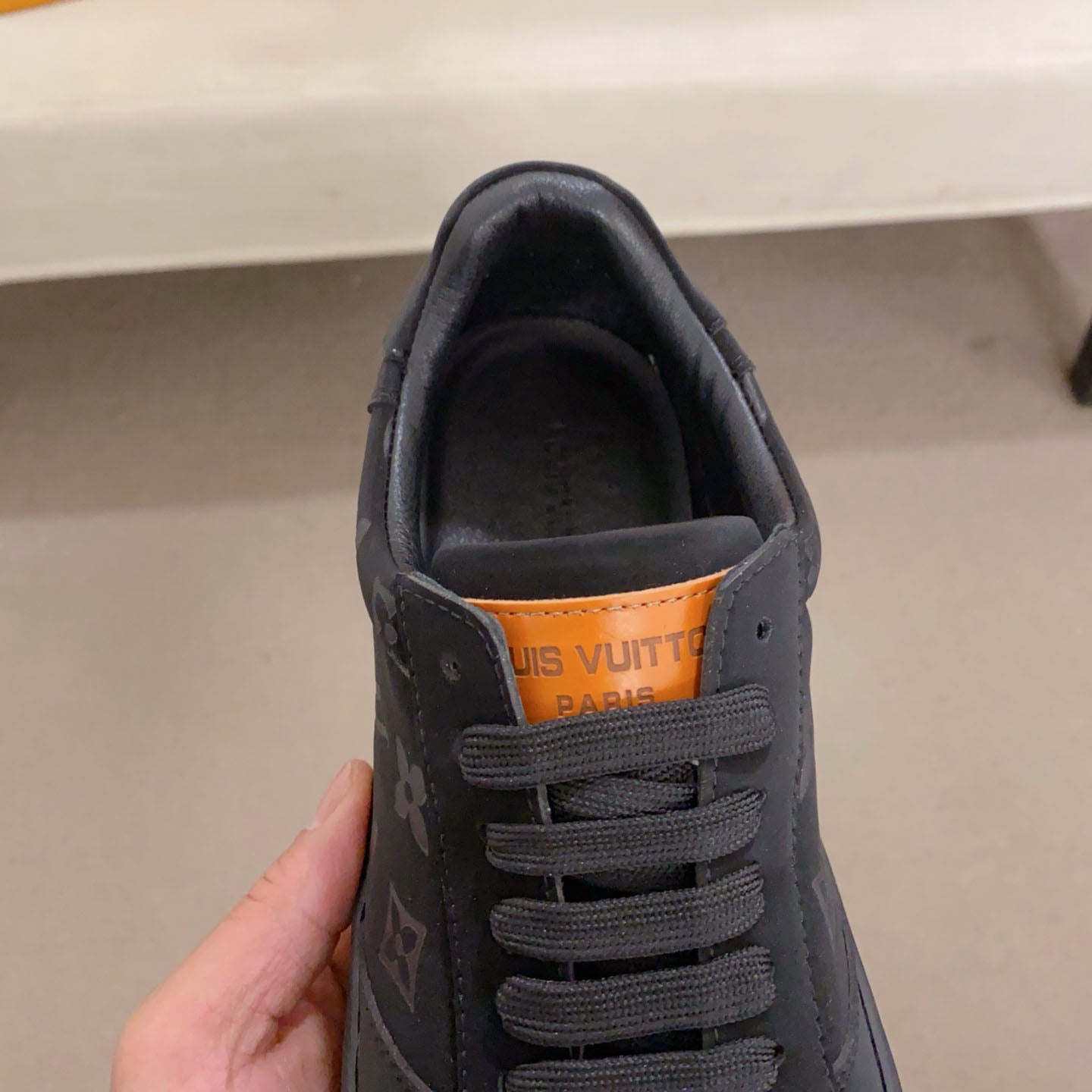 LV Sneaker 1825030301