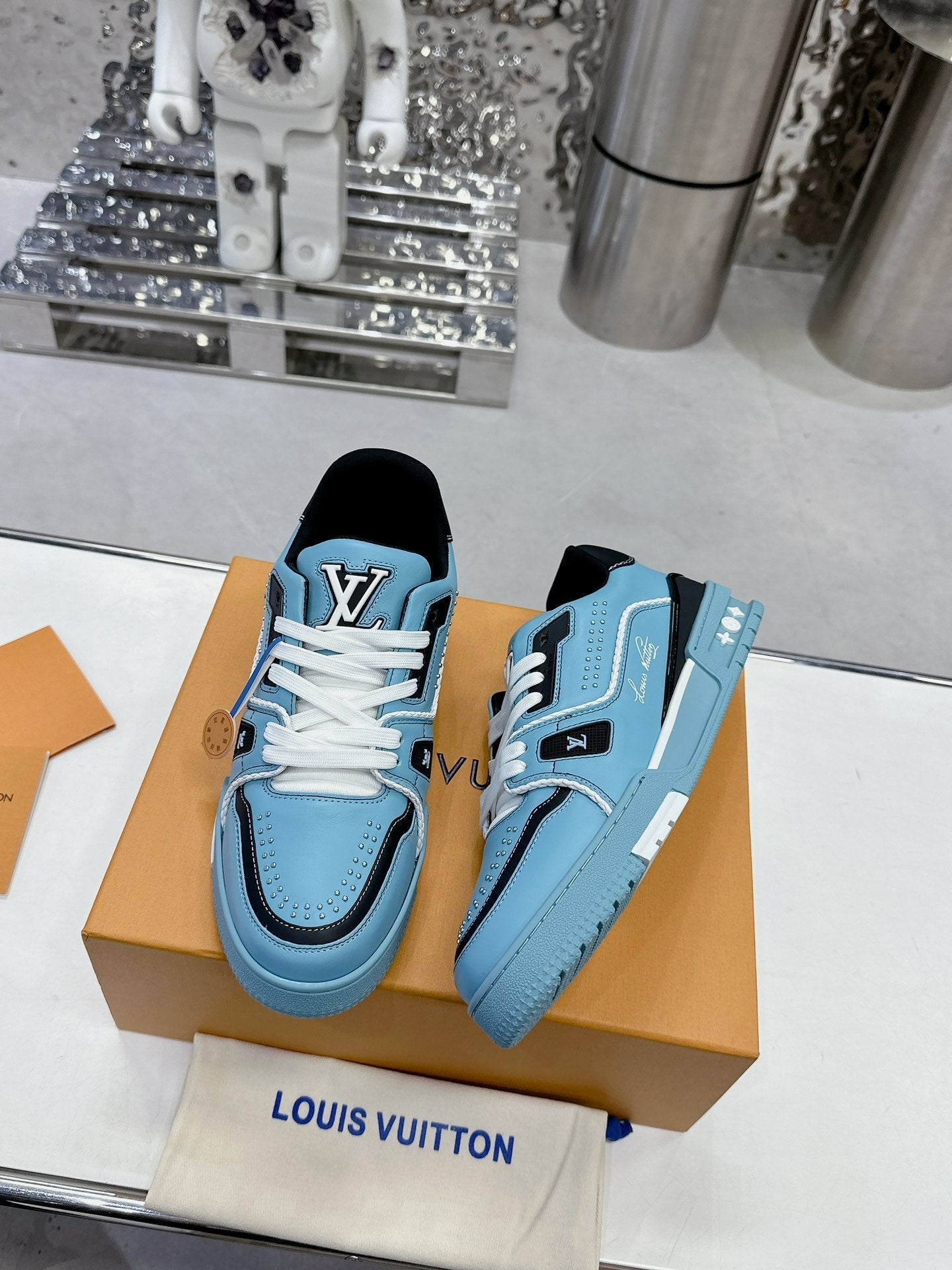 LV Trainer Sneaker 1825041702