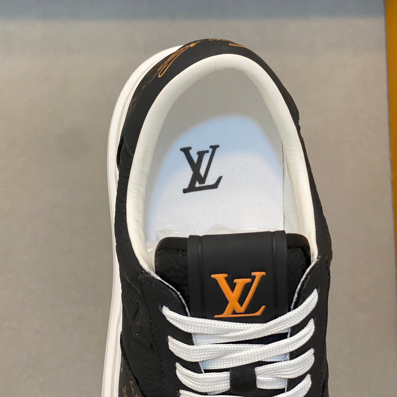 LV Sneaker 1825052109