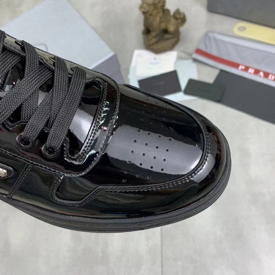 Patent leather breathable sneakers 1824052402