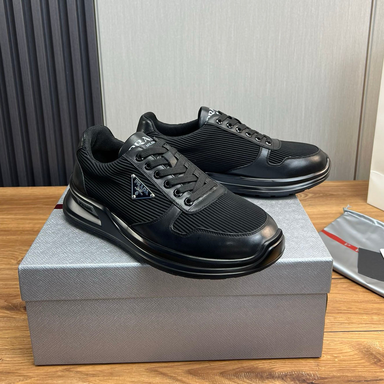 PR triangle logo sneakers 1824081206