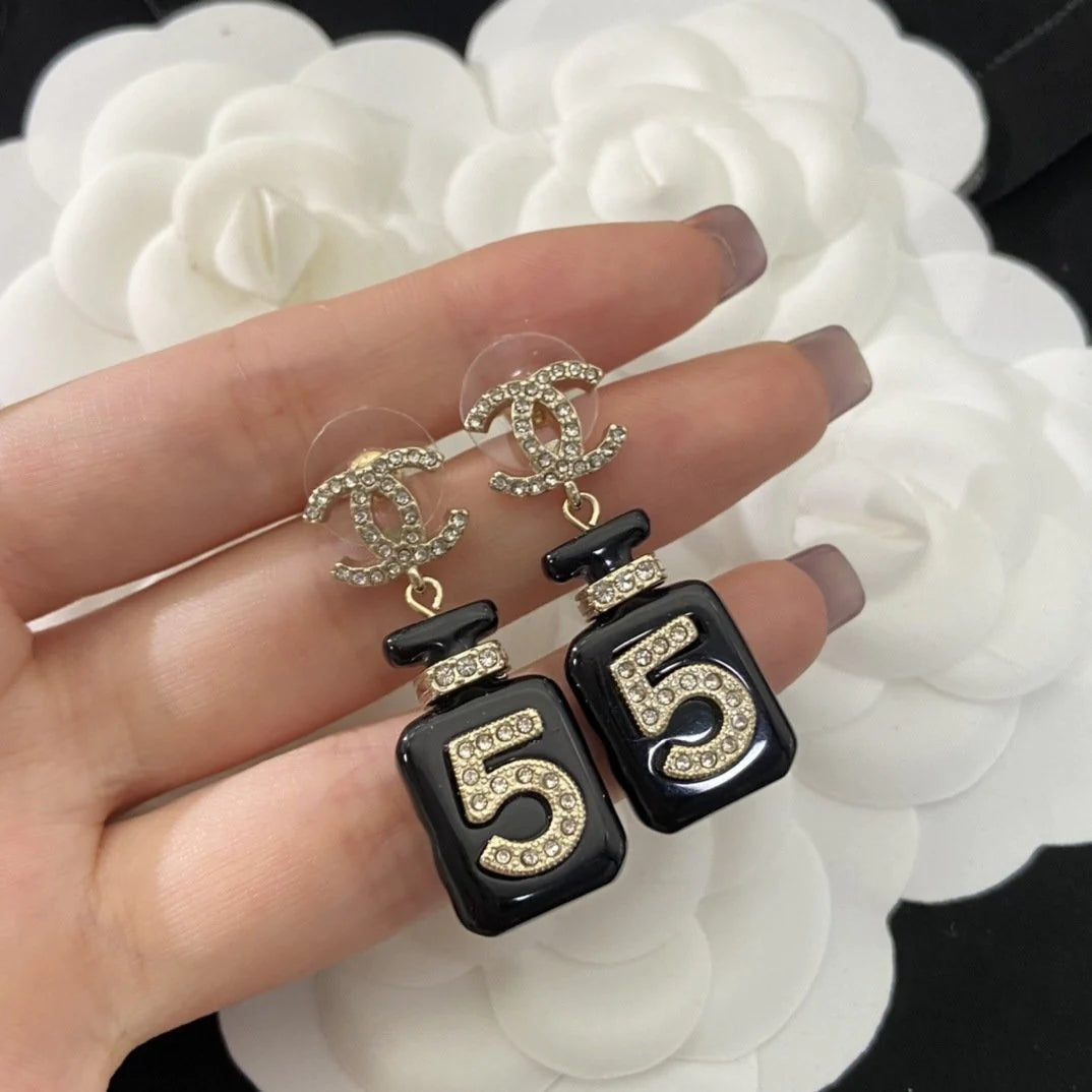 New Enamel Earrings With Heart-shaped Earrings 1024010312