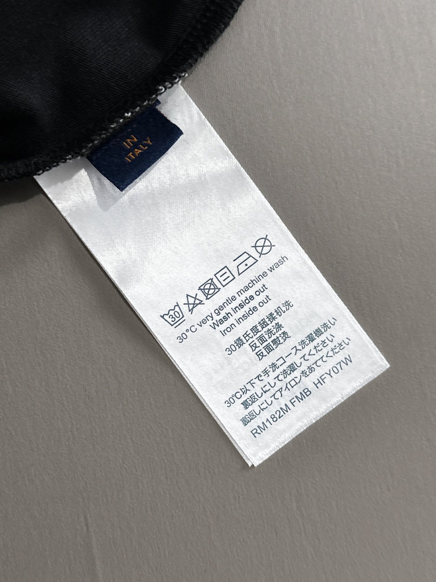 LV T-shirt with lettering on the hem 1825042503