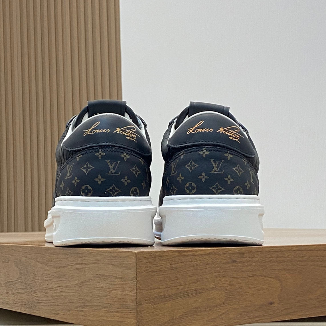 LV Sneaker 1825052109