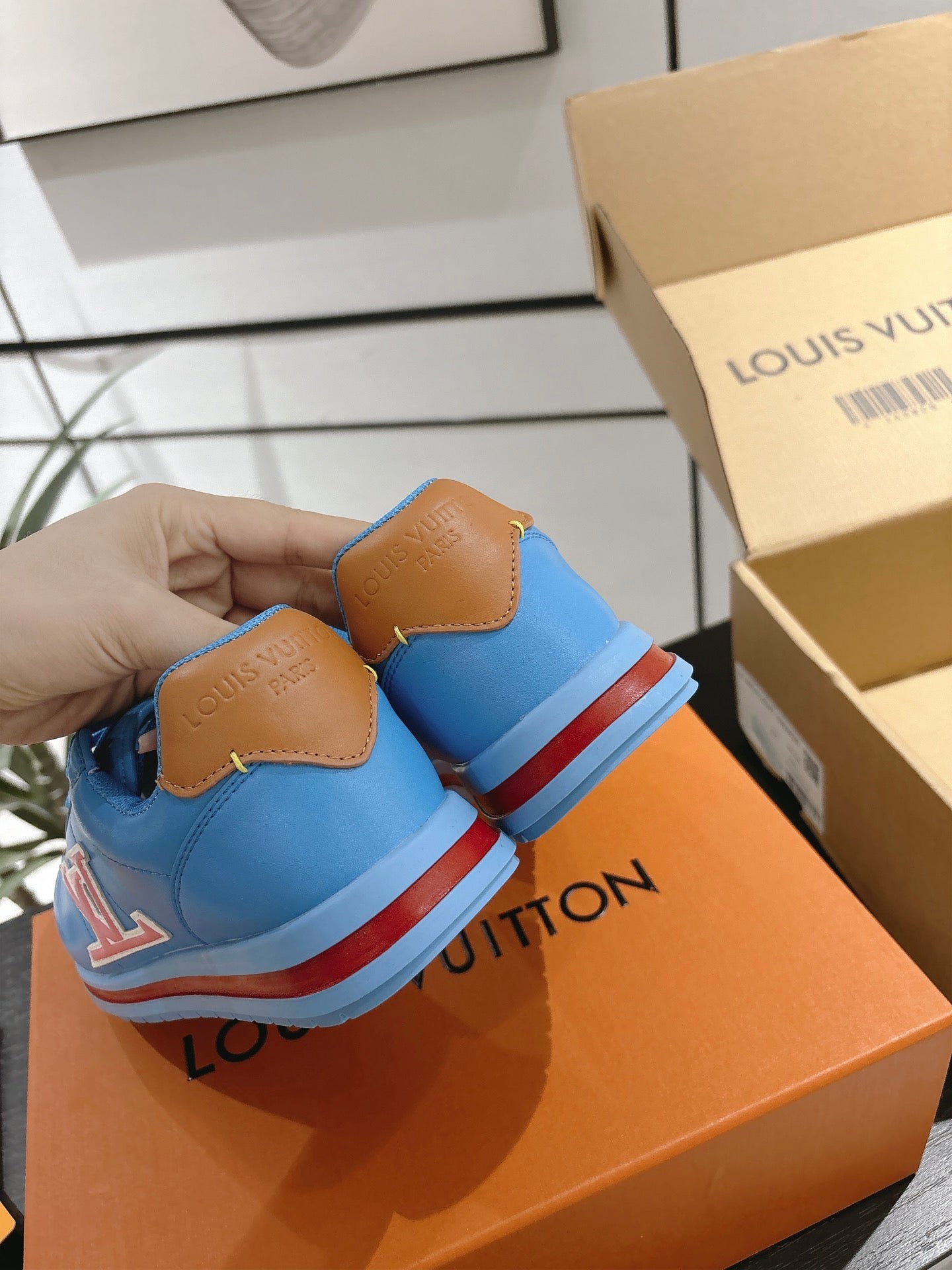 LV Sneaker 1825060605