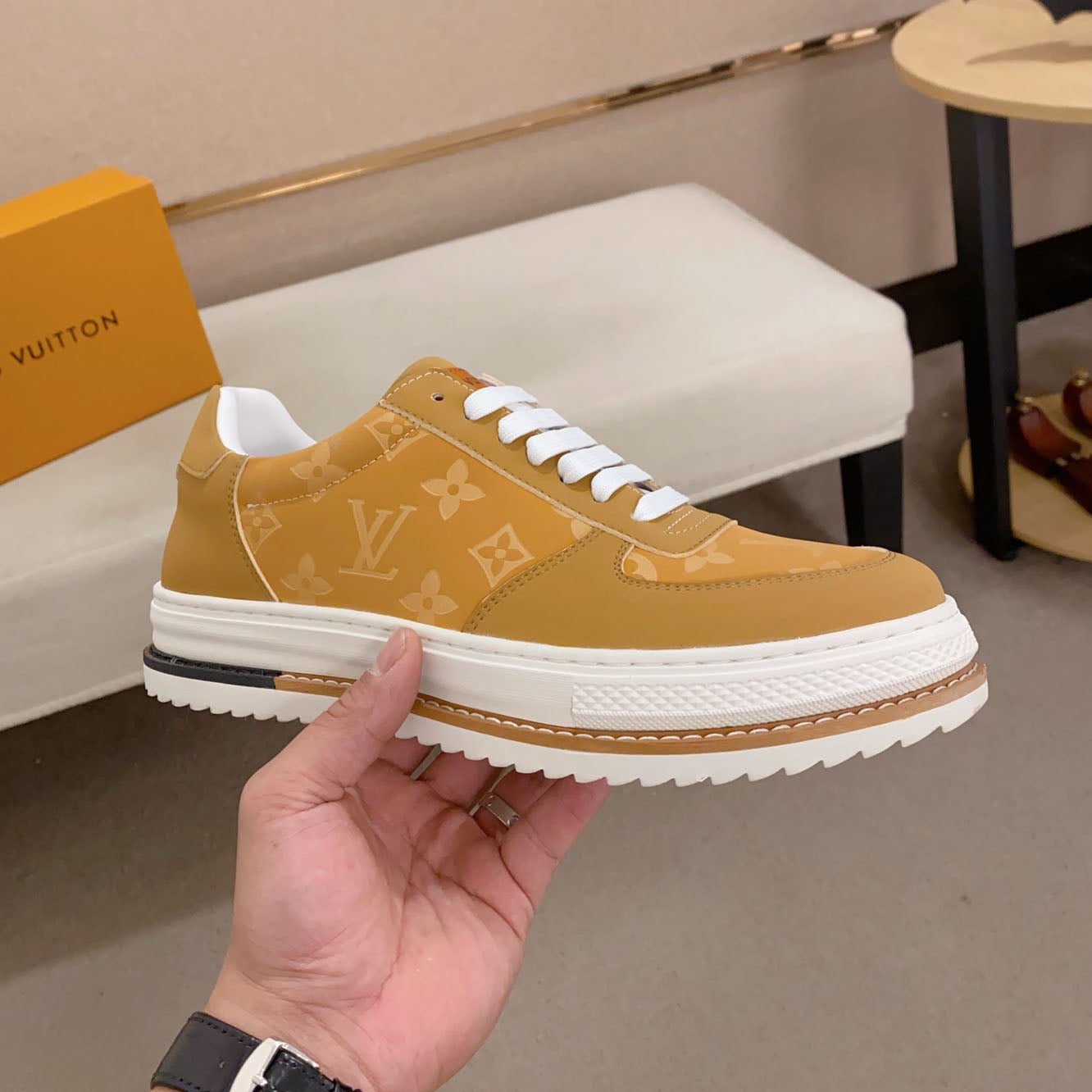 LV Sneaker 1825030301