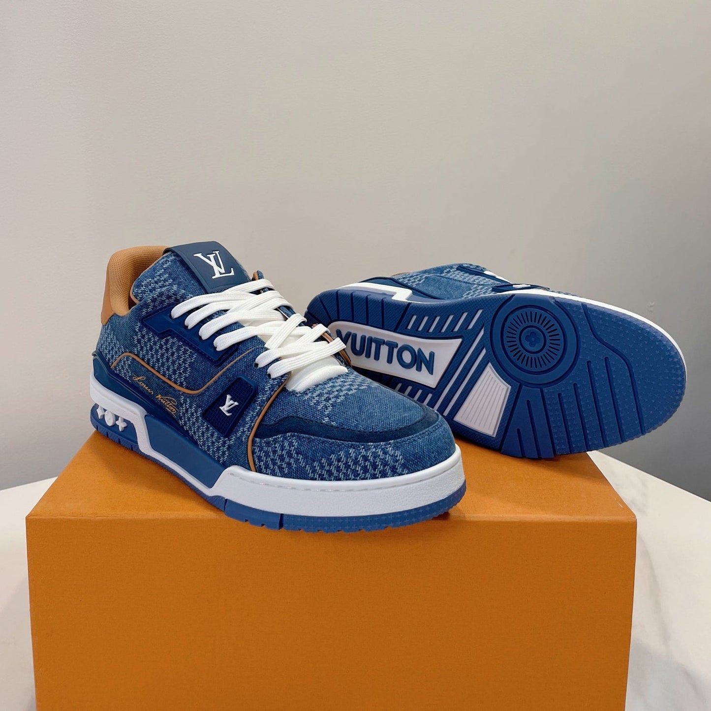 LV Trainer Sneaker 1824120912