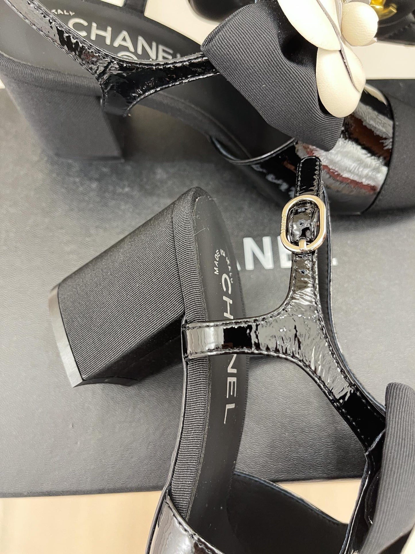 Fashion Versatile Camellia Thick Heels High Heels 1023120404