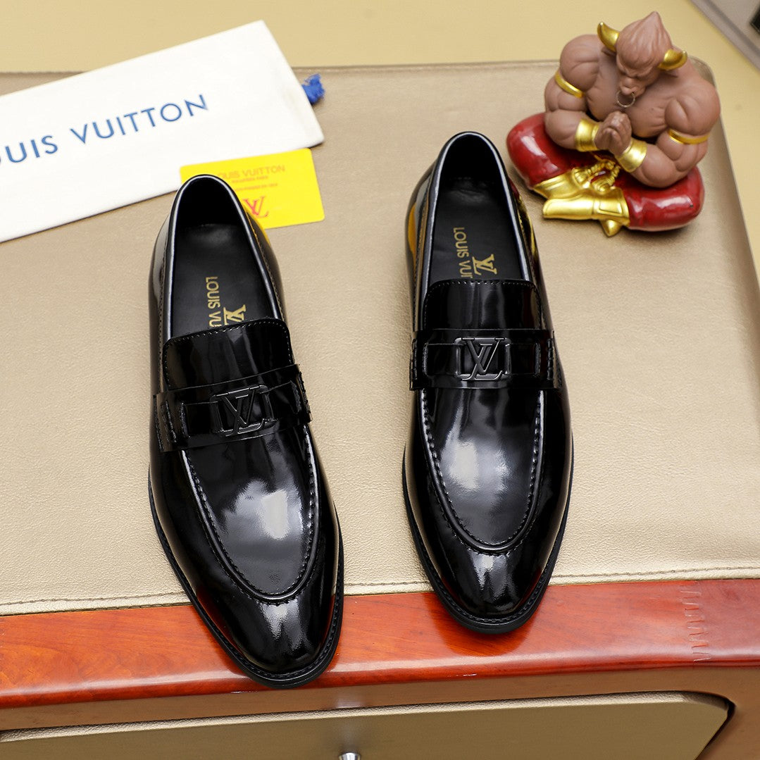 LV  Bright Leather Loafer 1825022804