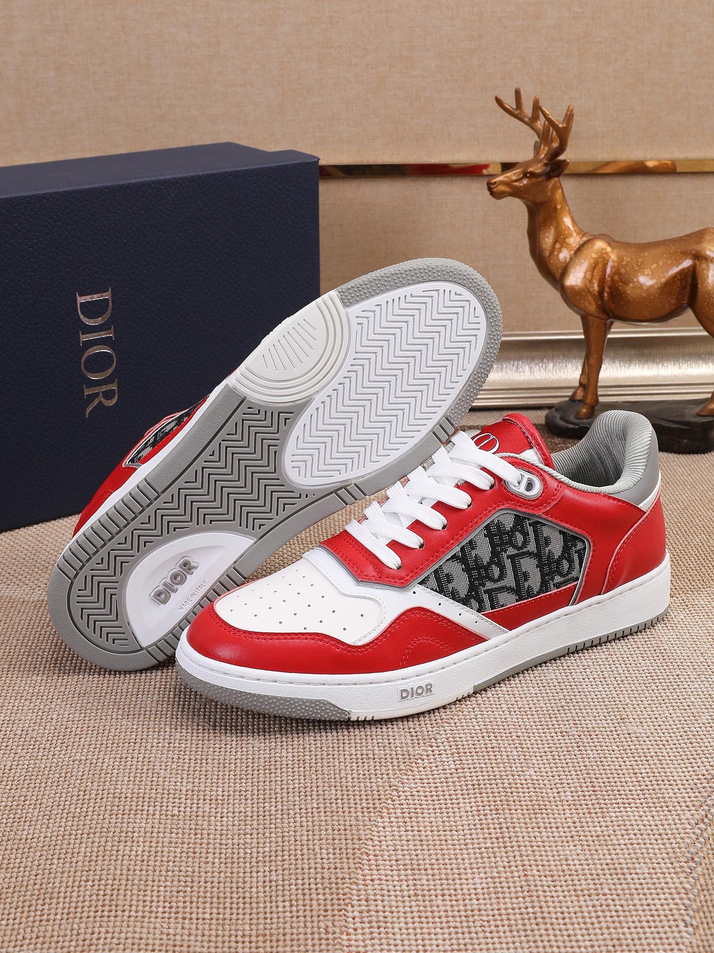 CD B27 Low Top Oblique Sneaker 1825052703