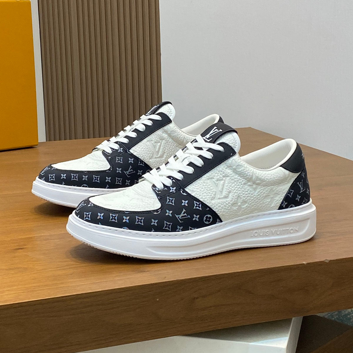 LV Sneaker 1825052109