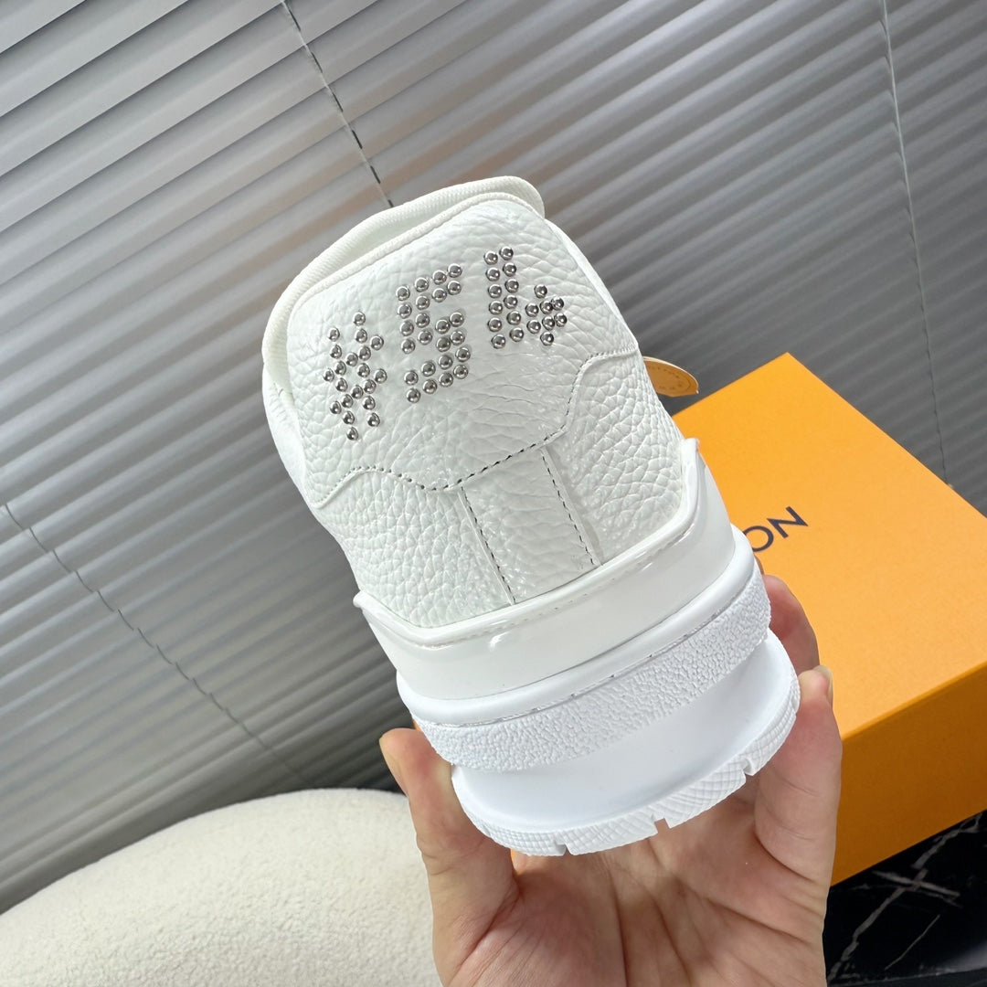 LV Trainer Sneaker 1824120913