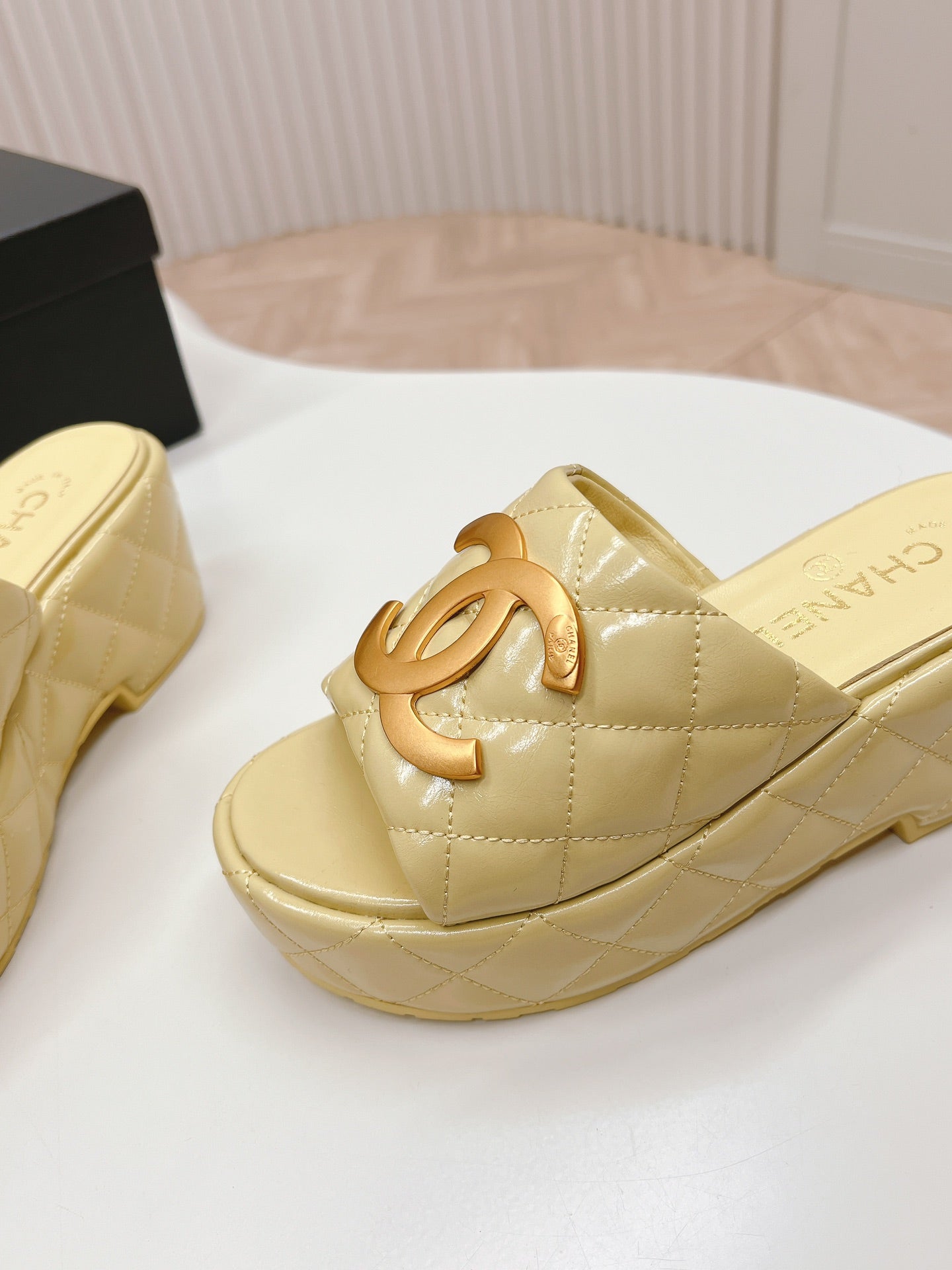 Chane1 top fashion thick-soled rhombus slippers 0724030812