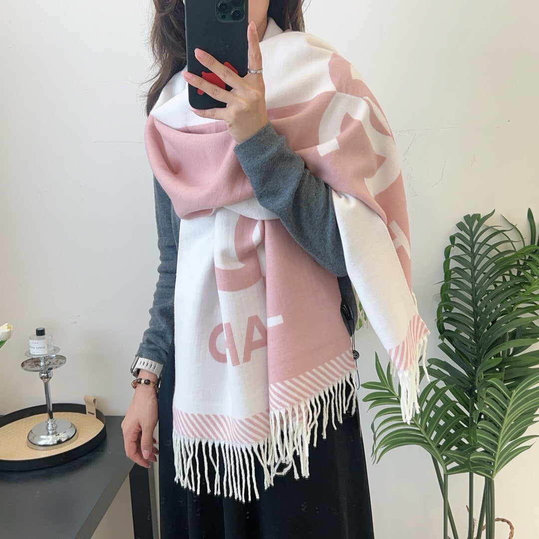 Cashmere scarf with two-tone letter logo design  24120202