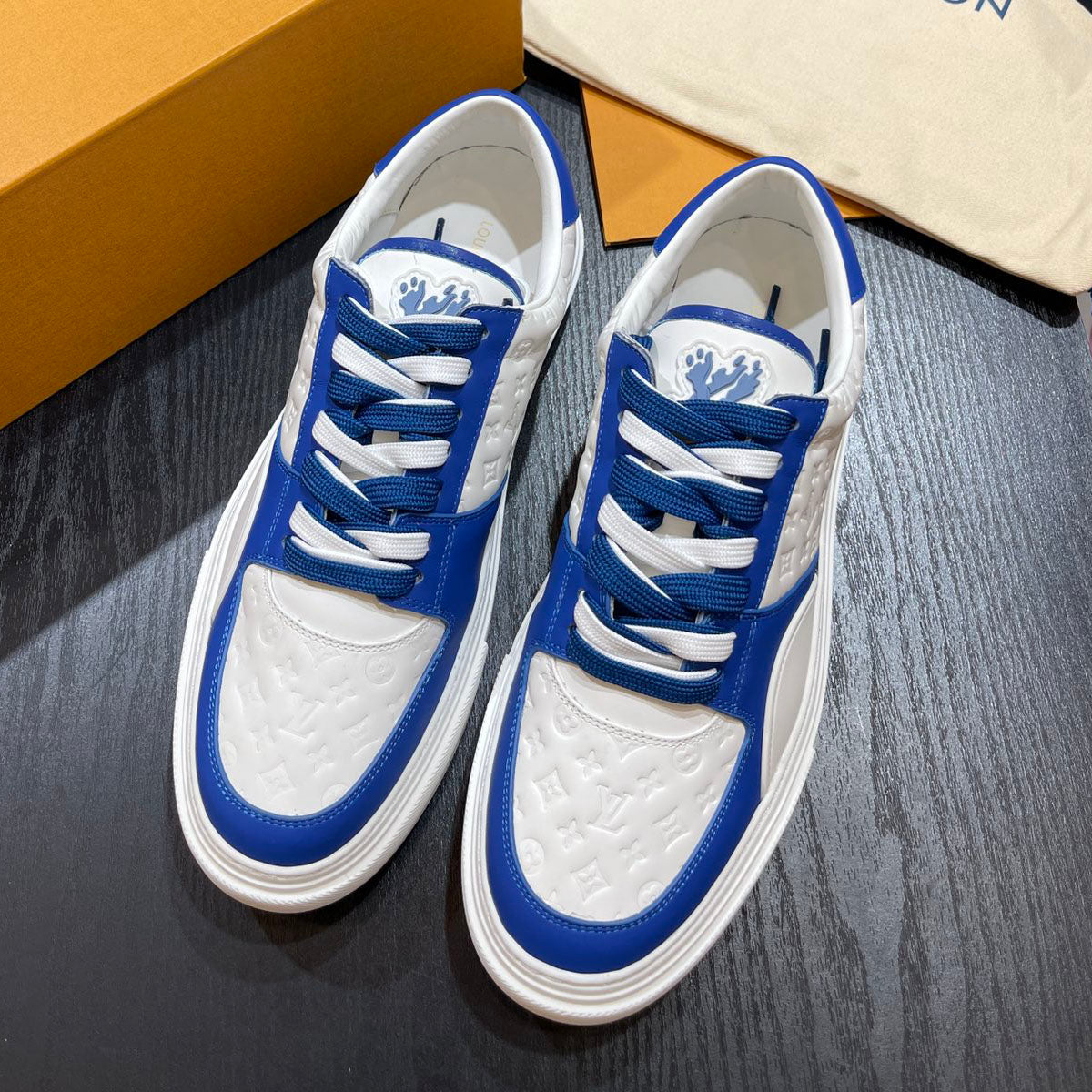 LV Embossed sneaker 1825052110