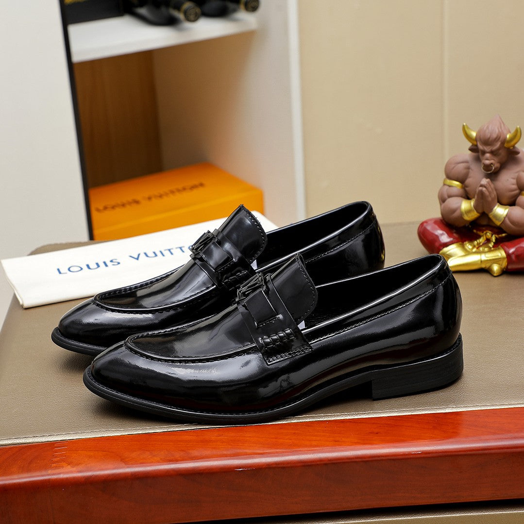 LV  Bright Leather Loafer 1825022804