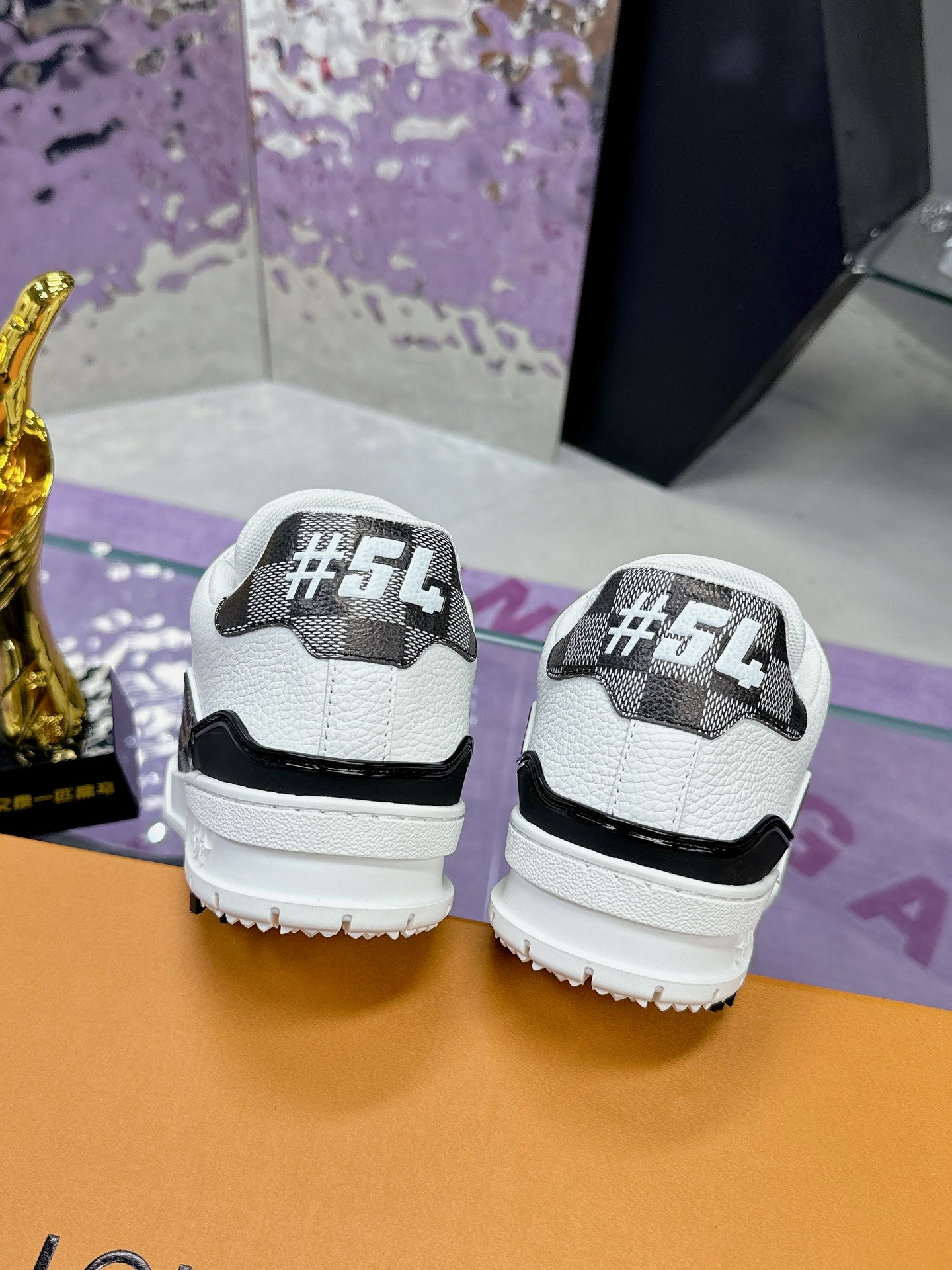 LV Trainer Sneaker 1824120916