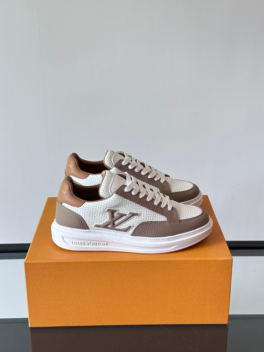 LV  Beverly Hills Breathable Sneaker 1825052107