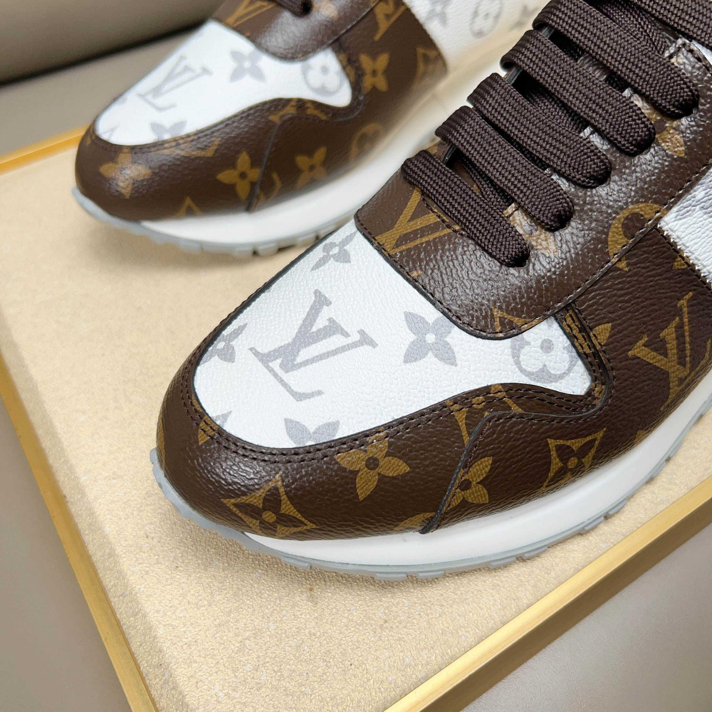LV sneaker 1825052220
