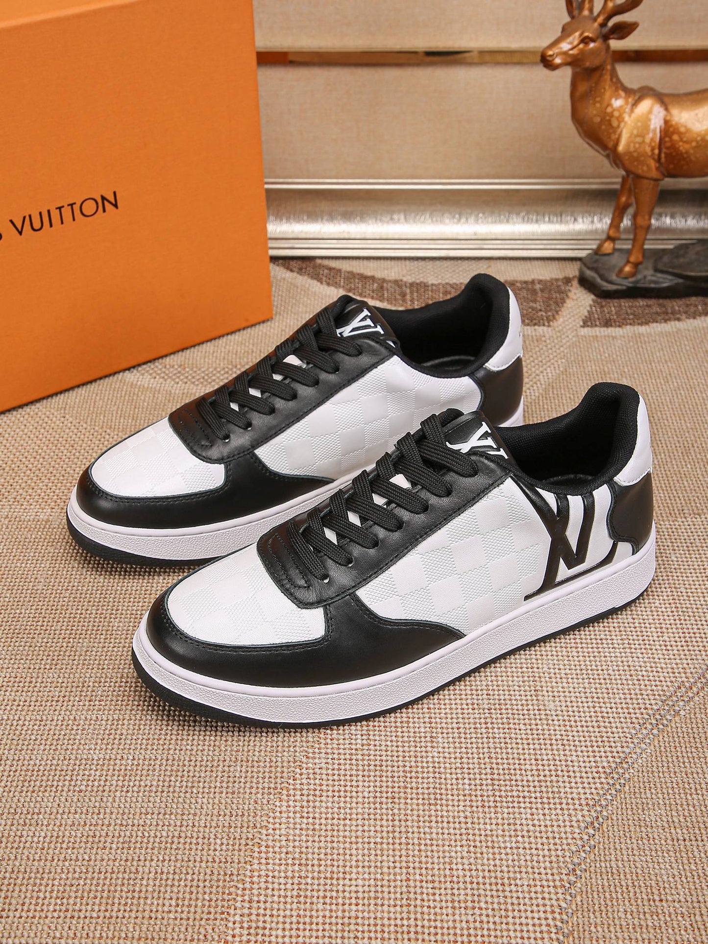 LV sneaker 1825052103