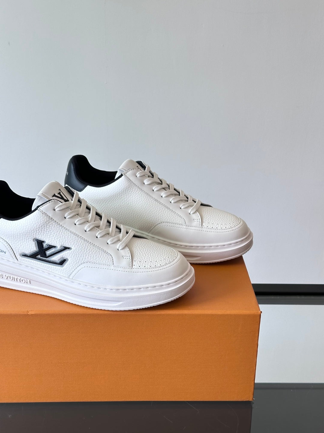 LV  Beverly Hills Sneaker 1825052108