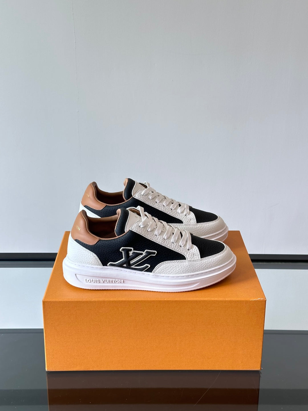 LV  Beverly Hills Breathable Sneaker 1825052107
