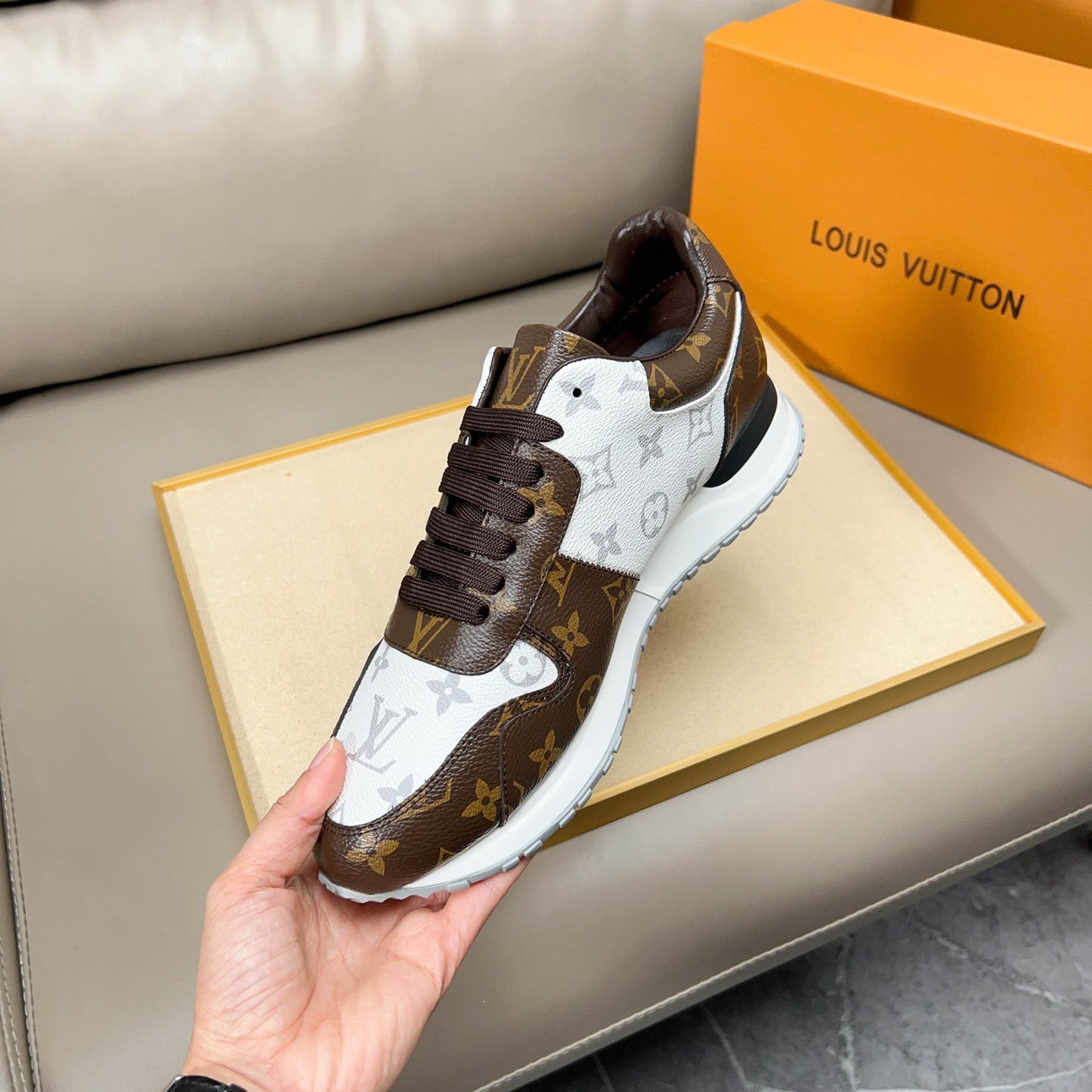 LV sneaker 1825052220