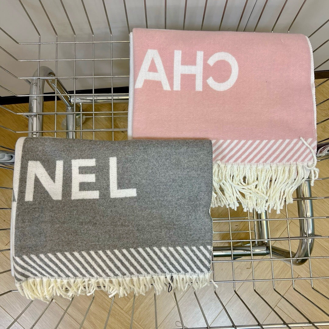 Cashmere scarf with two-tone letter logo design  24120202