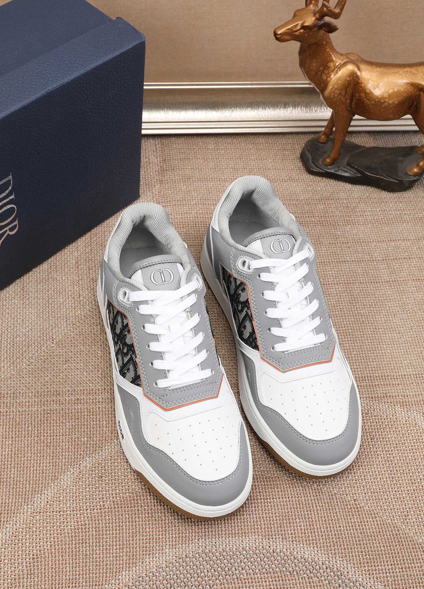 CD B27 Low Top Oblique Sneaker 1825052703