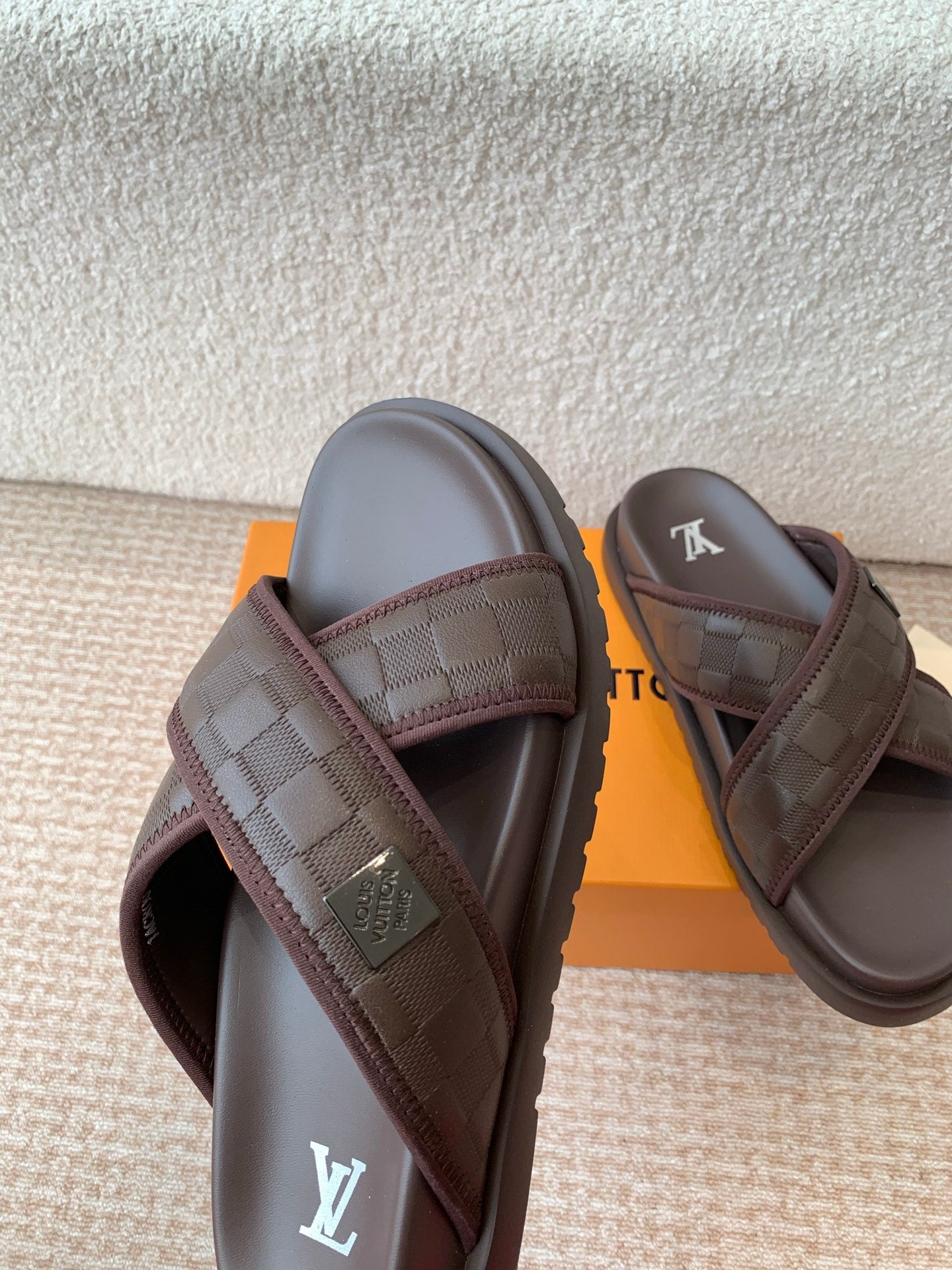 LV Beach slippers 1825052202