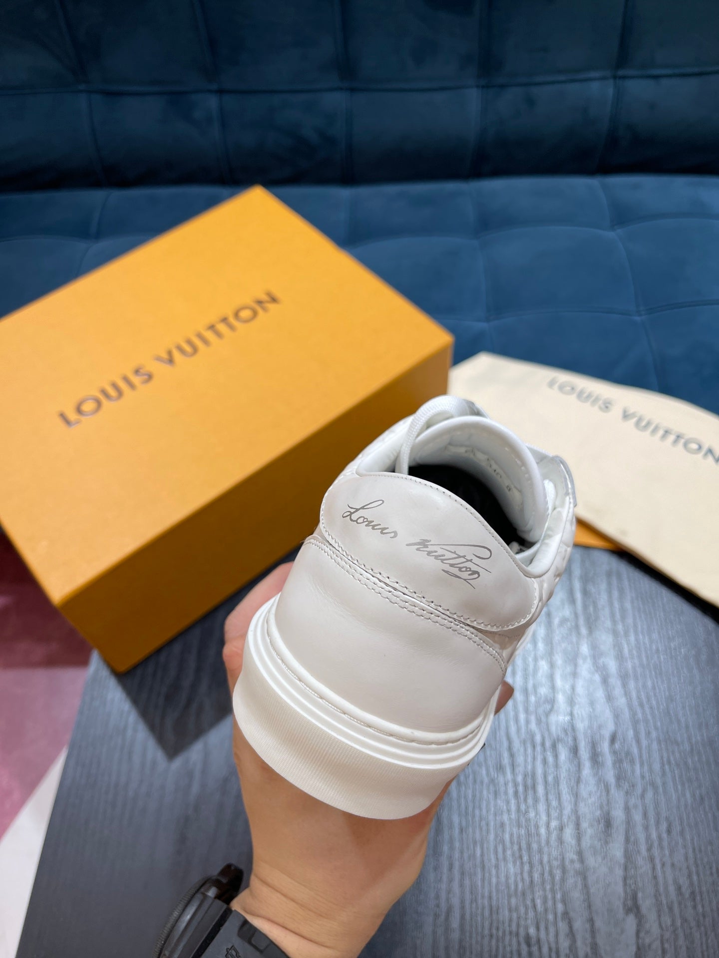 LV Embossed sneaker 1825052110