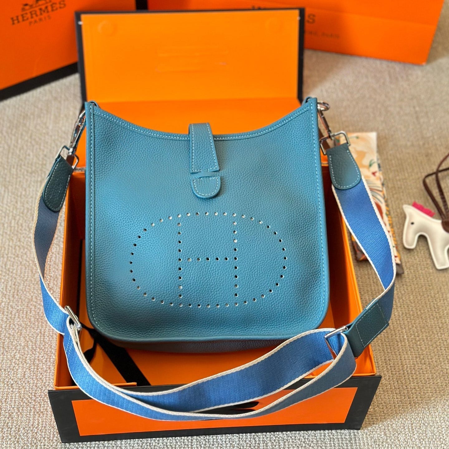 HM Evelyn Shoulder Bag 1824062401