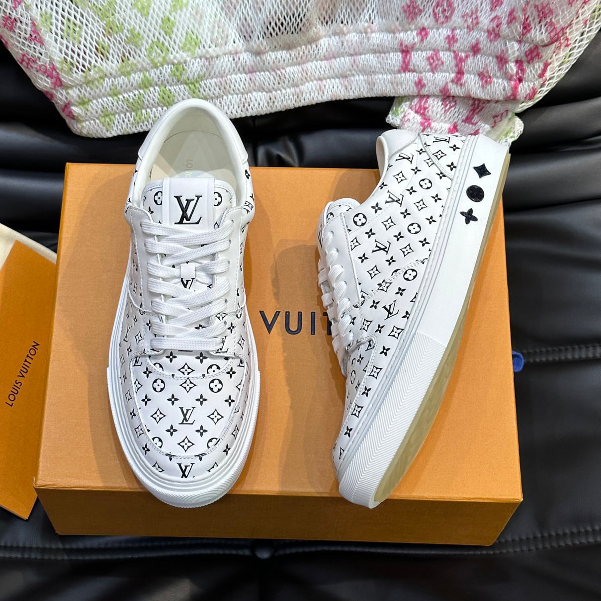 L Embossed Casual Sneakers 1824070205