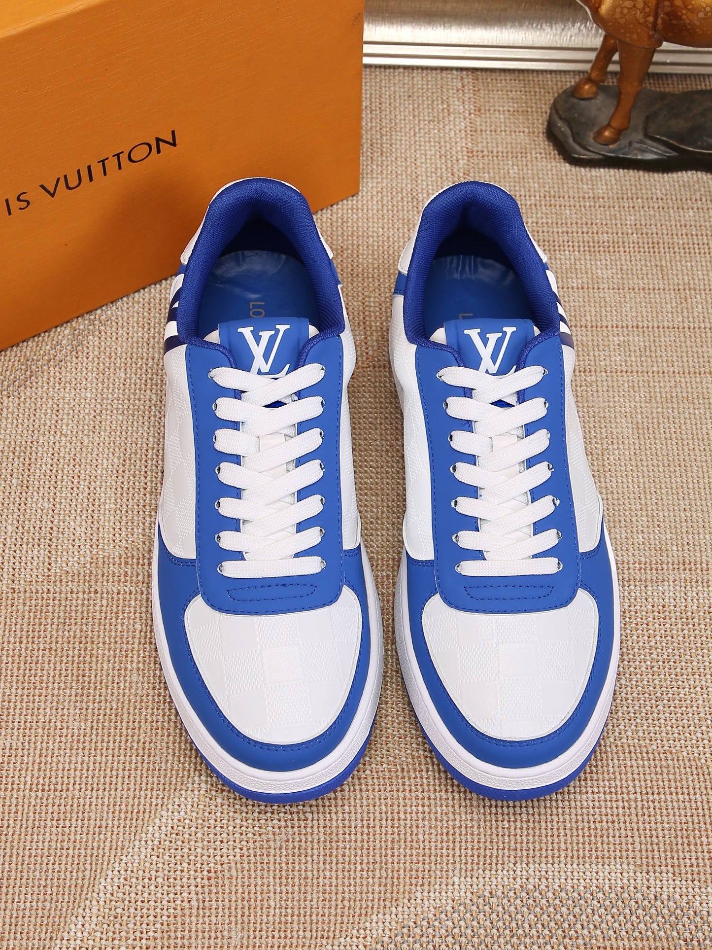 LV sneaker 1825052103