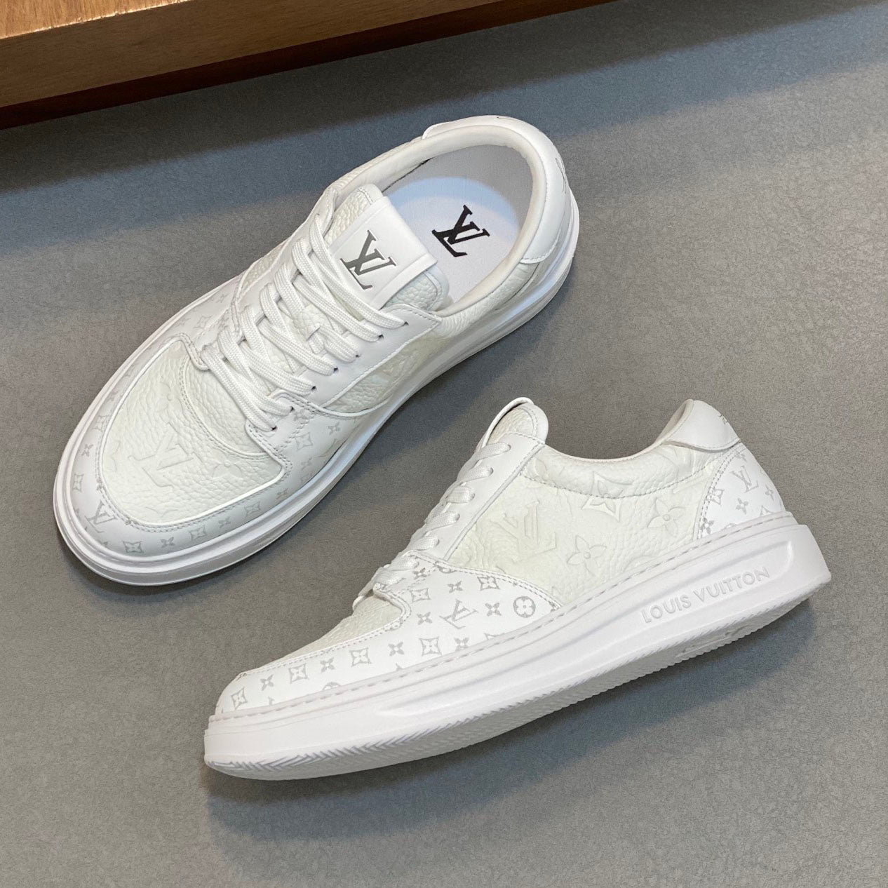 LV Sneaker 1825052109
