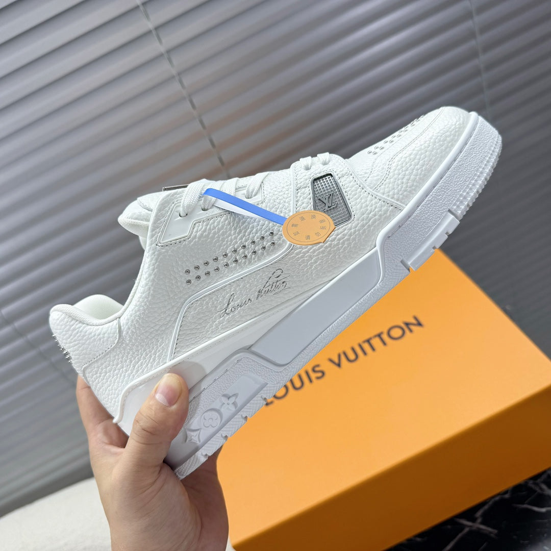 LV Trainer Sneaker 1824120913