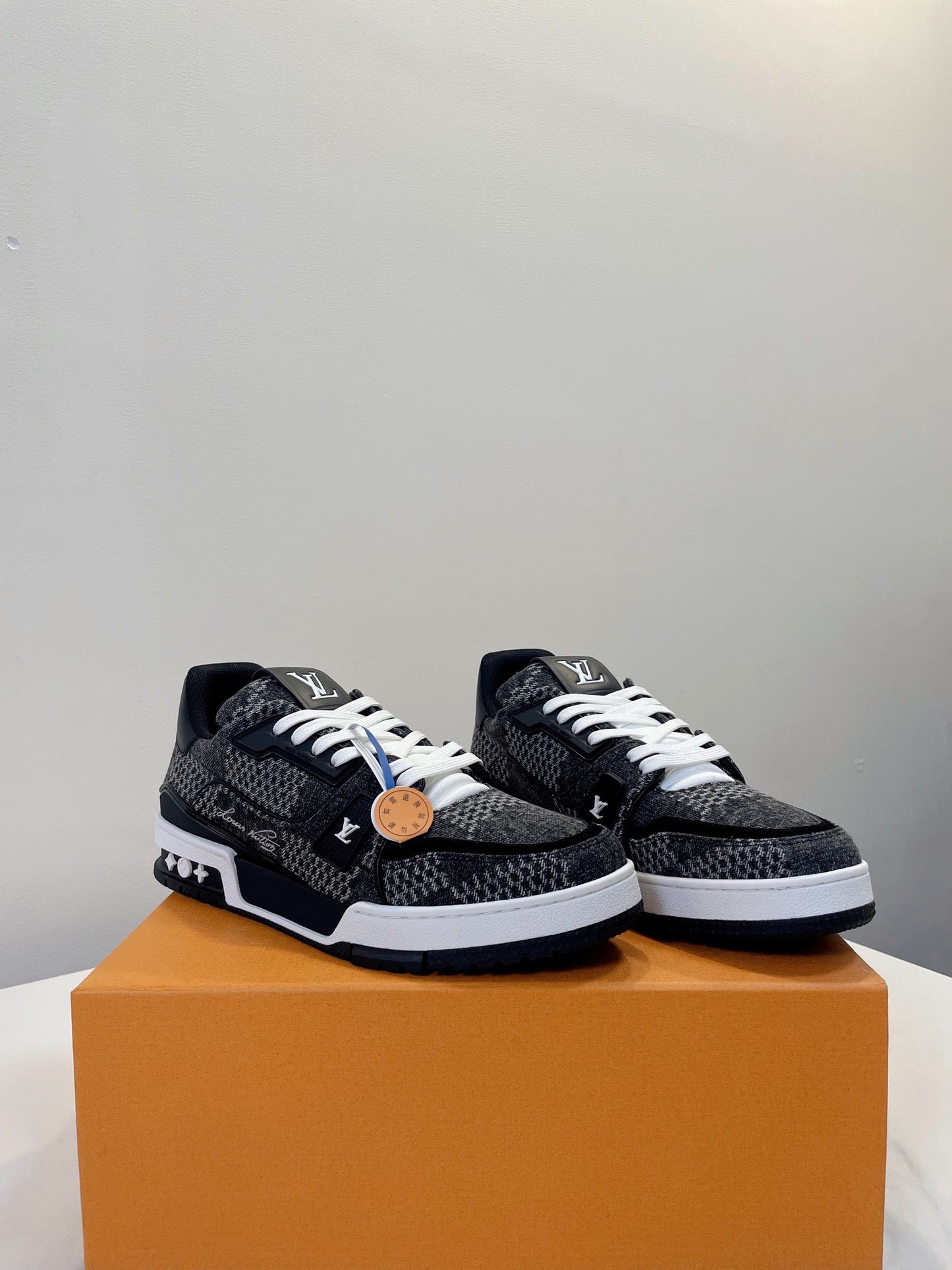LV Trainer Sneaker 1824120912