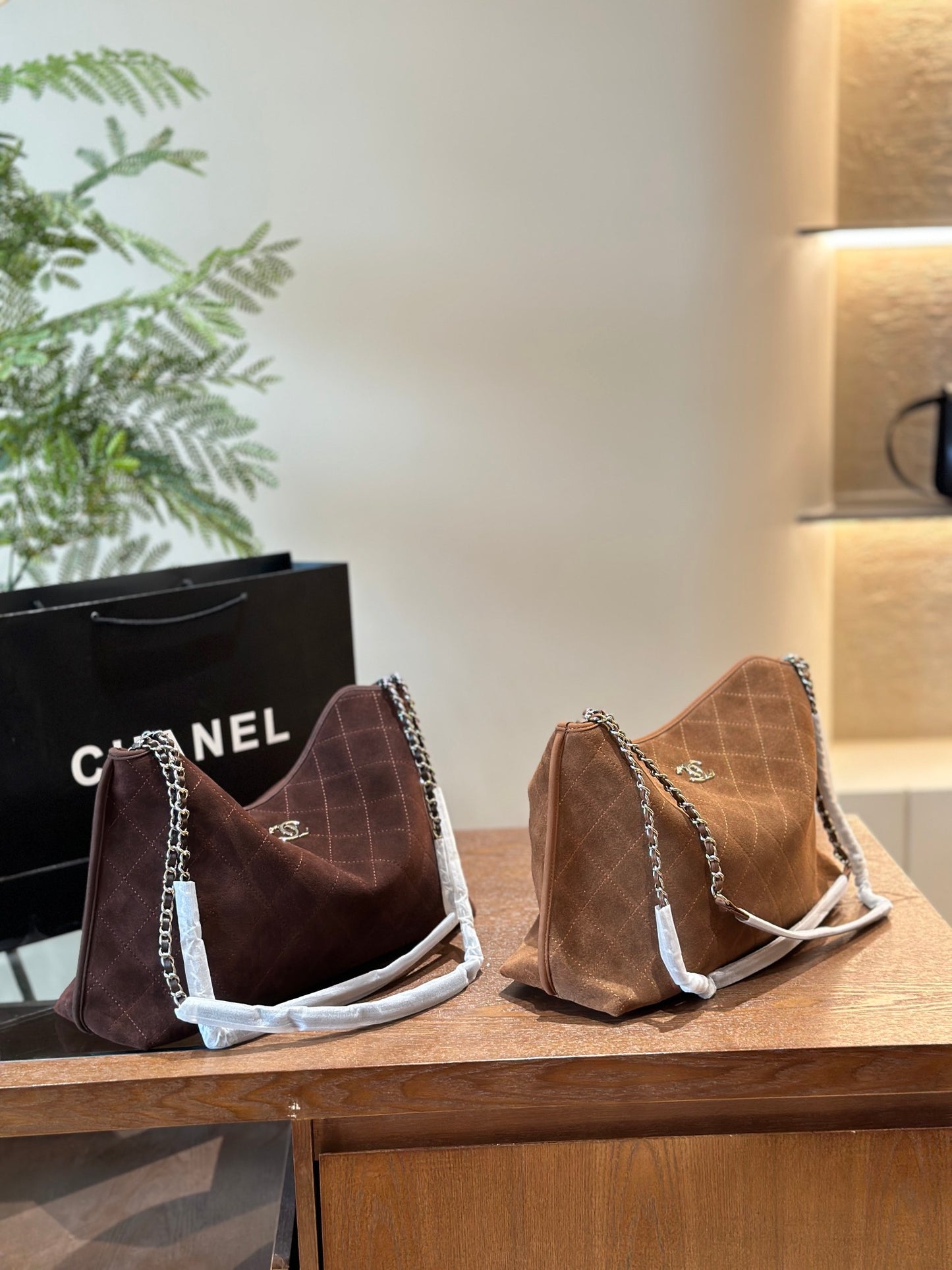 CNL VINT AGE HOBO 1825042907