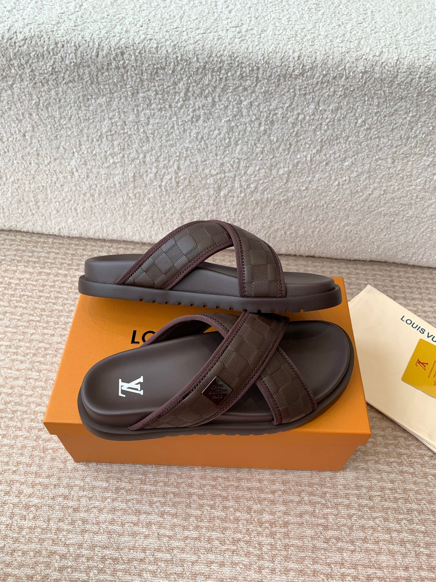 LV Beach slippers 1825052202