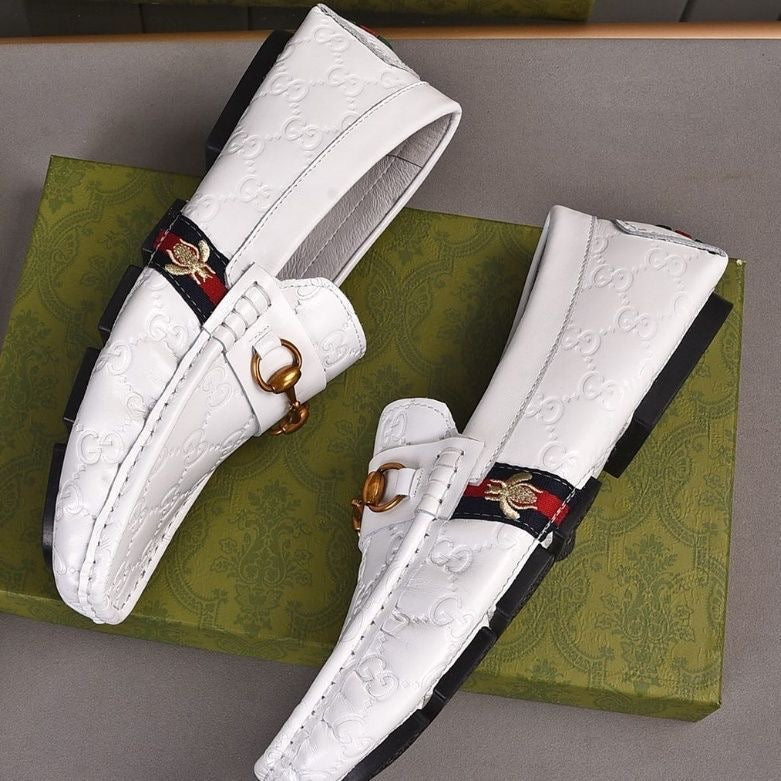 Men's embossed loafers, exquisite workmanship, vintage style hardware buckle