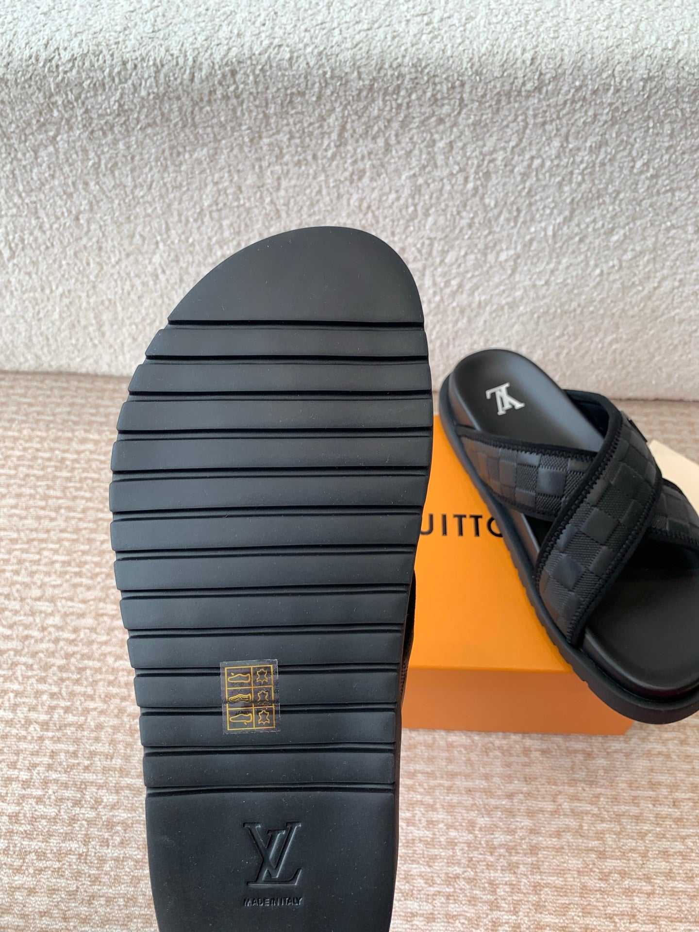 LV Beach slippers 1825052202