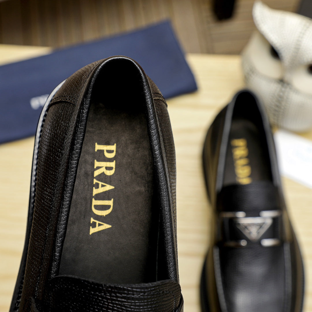 PR Triangle logo loafers 1824091314