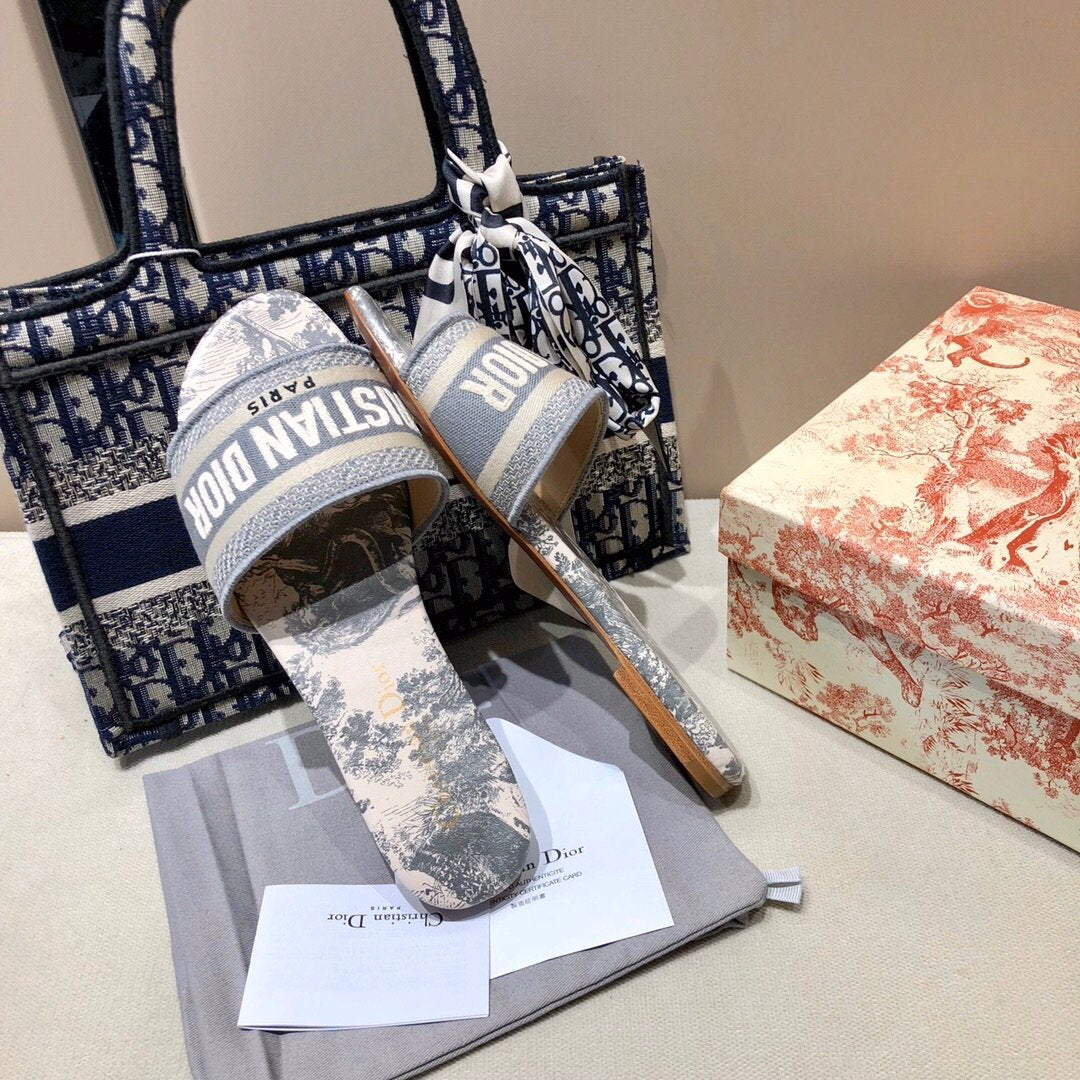 Jacquard Embroidered Slippers