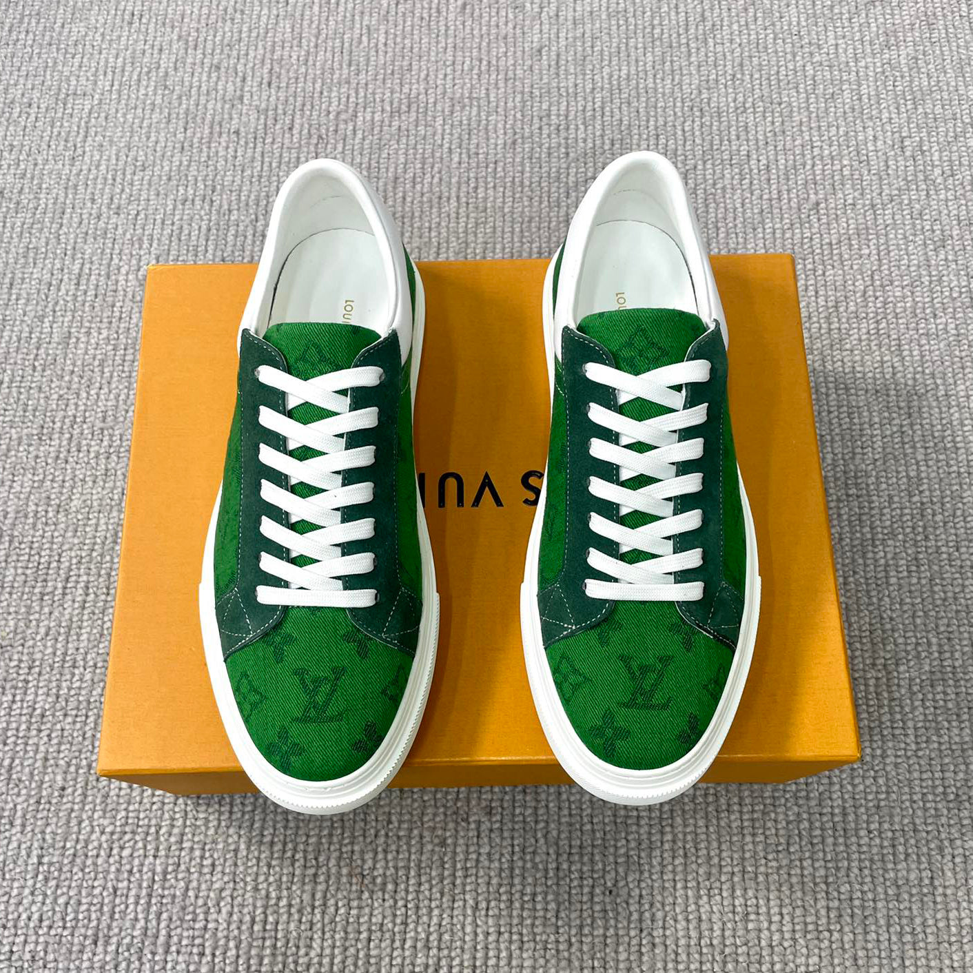 L fashionable casual sneakers 1824070203