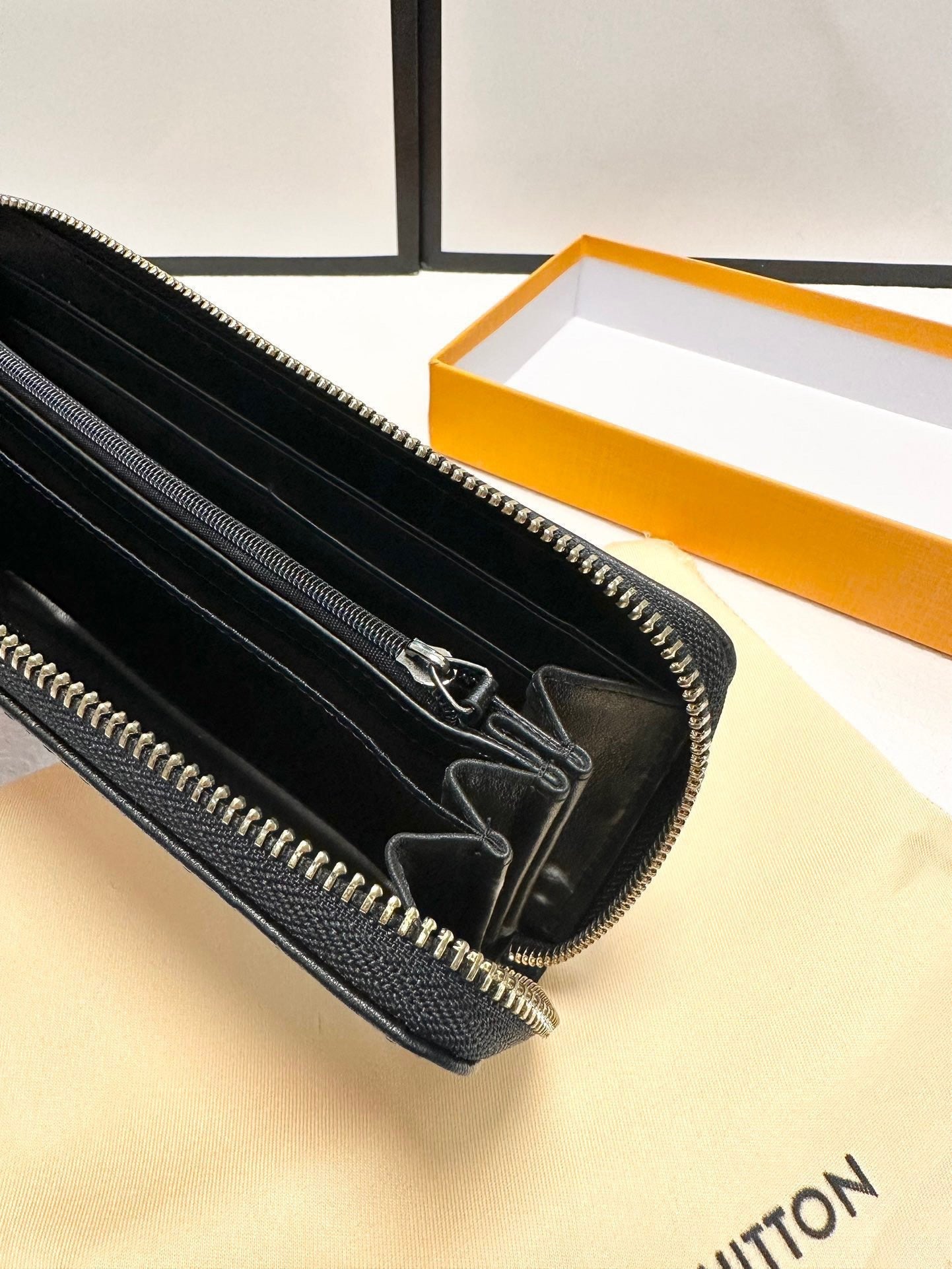 Luxury men's handbags 25090501