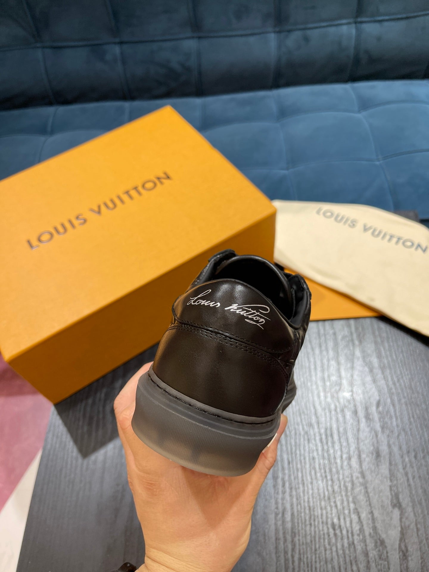 LV Embossed sneaker 1825052110