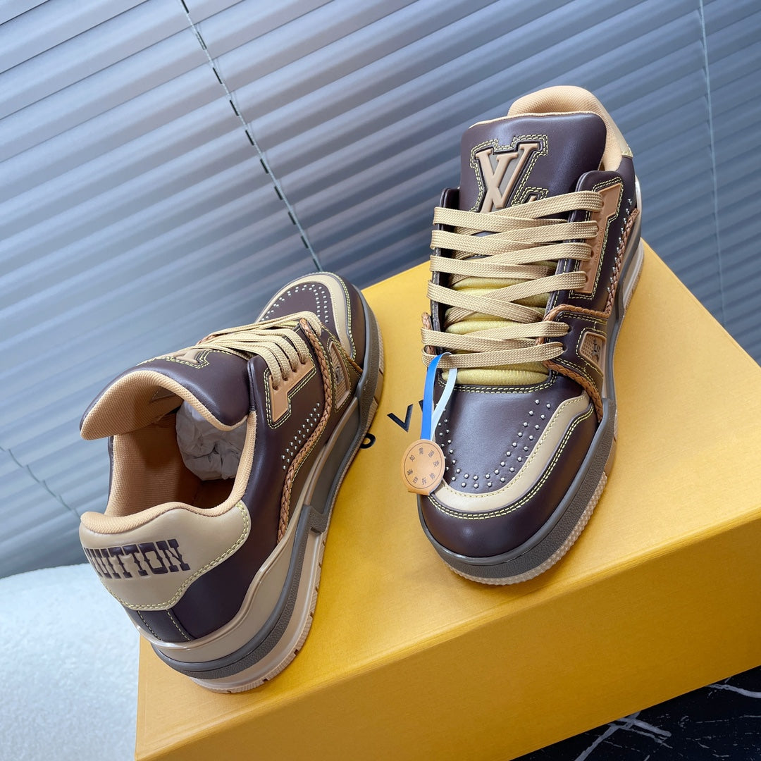 LV Trainer Sneaker 1824120913