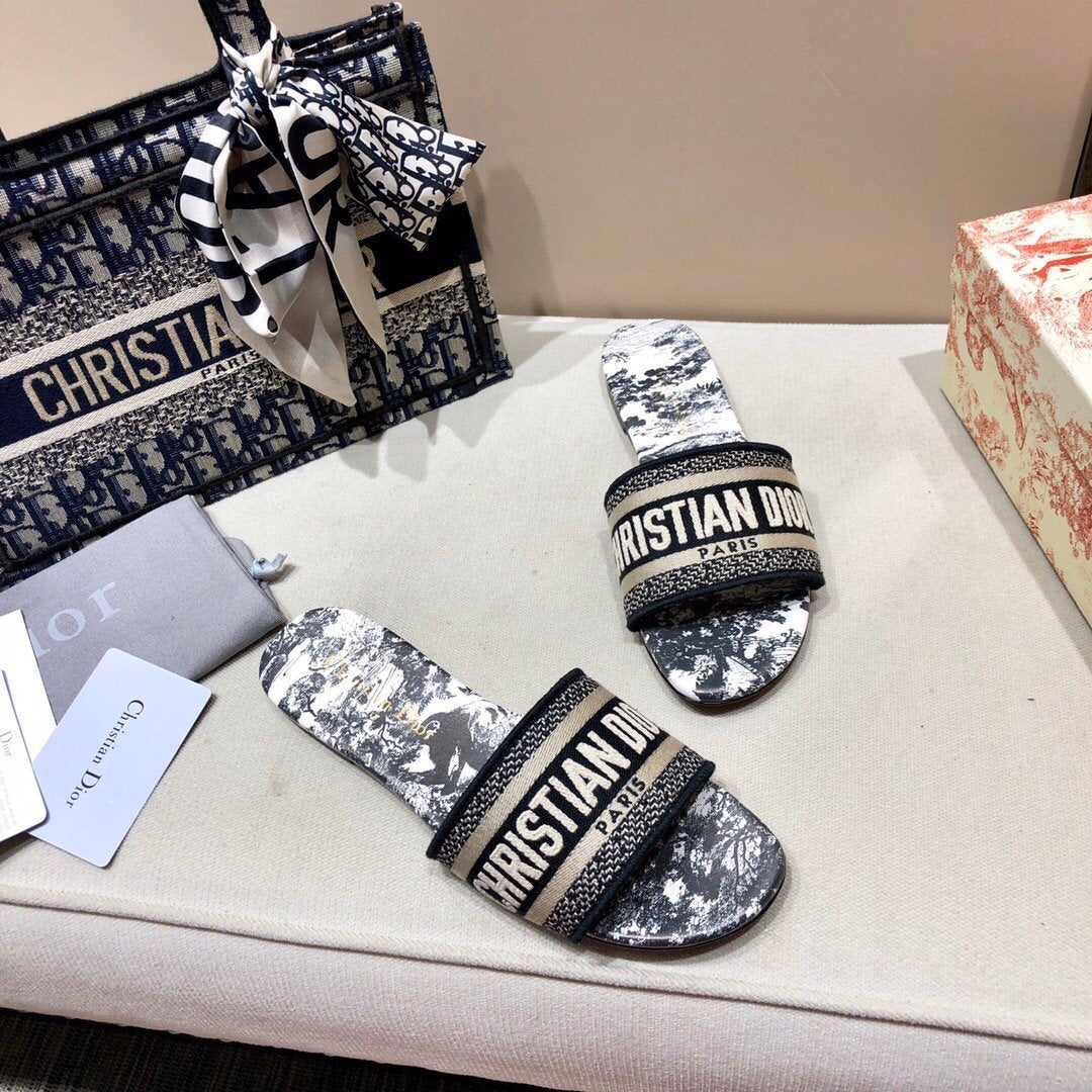 Jacquard Embroidered Slippers