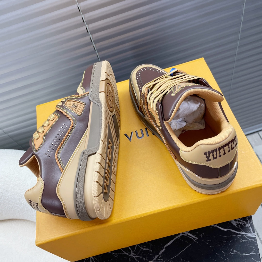 LV Trainer Sneaker 1824120913
